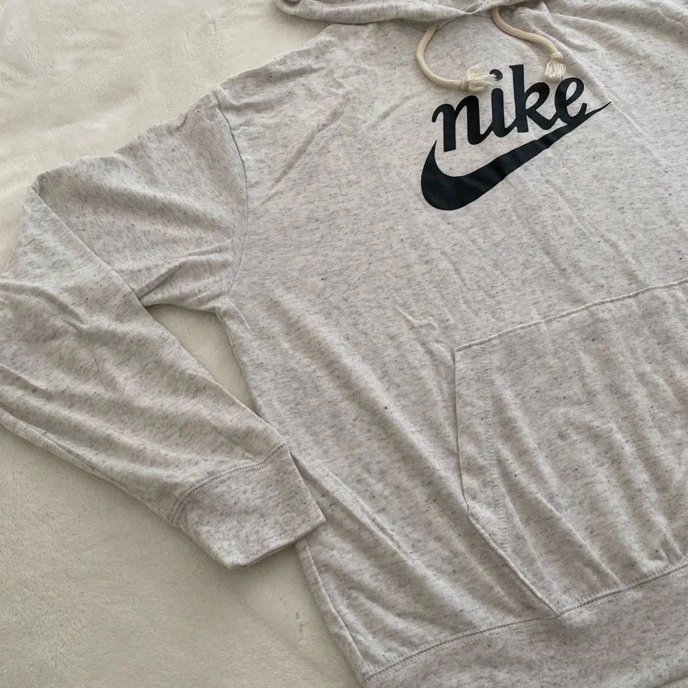 Nike Light Gray Lightweight Hoodie with Black Logo Casual Large Activewear